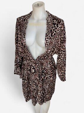Vintage Victoria’s Secret 90’s silk cheetah leopard print robe